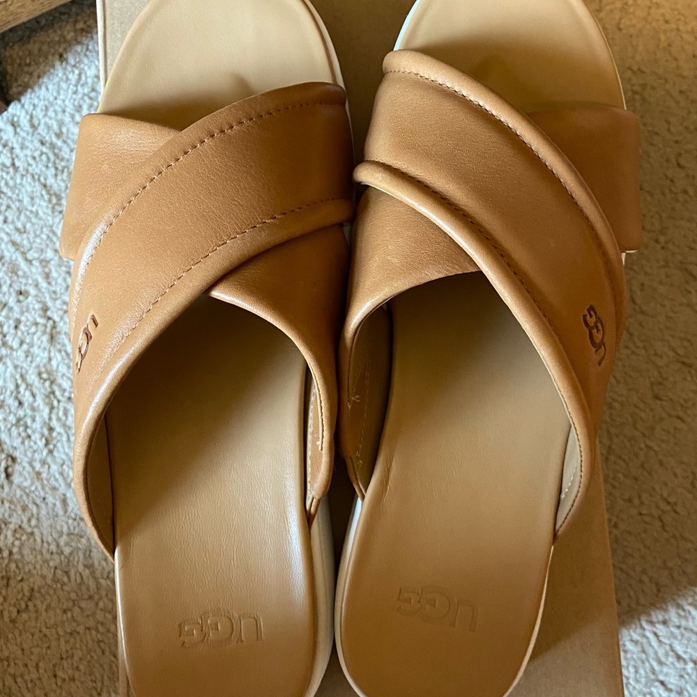 UGG Women's Zayne Crossband slides/sandals
